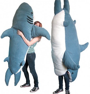 Всё не как у людей. Спальный мешок - подушка - игрушка "Акула".