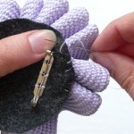 Как сделать цветок из плотной вязаной тесьмы.