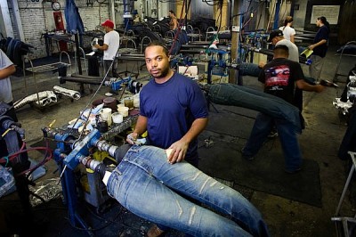 Как делают джинсы. Фото отчёт.